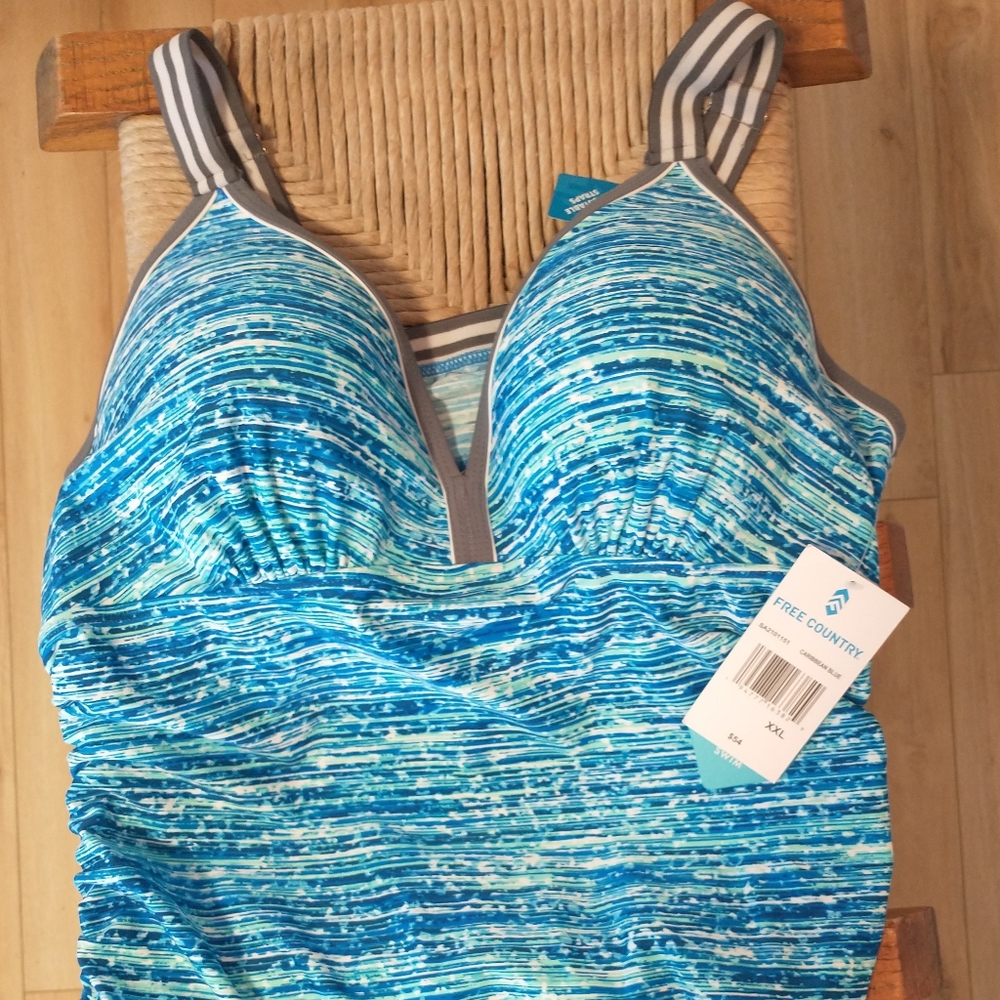 NWT Tankini Top XXL